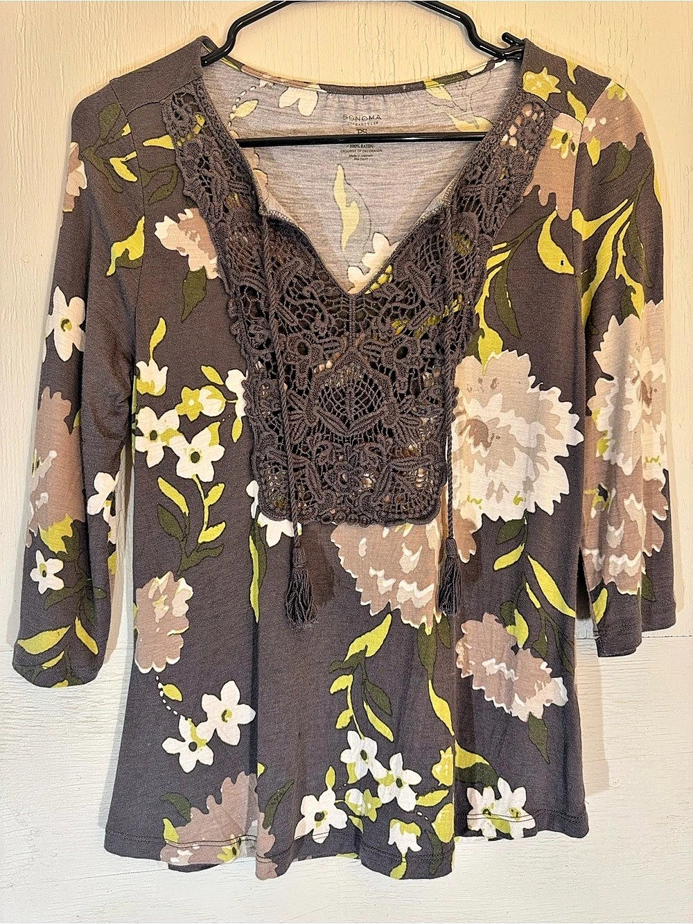SONOMA Floral Lace Neck Blouse in Brown & Green Size XS Like New
